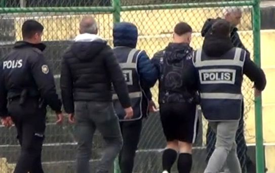 Hakeme yumruk atan futbolcu gözaltına alındı